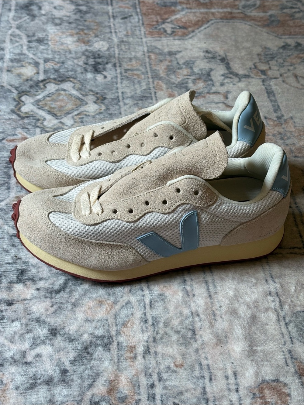 NWTVeja Women’s Rio Branco V-10 Runner in Beige & Light Blue - Picture 4 of 6